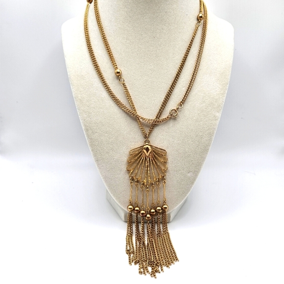 VINTAGE Gold Tone Tassel Pendant Long Chain Necklace - Picture 1 of 6